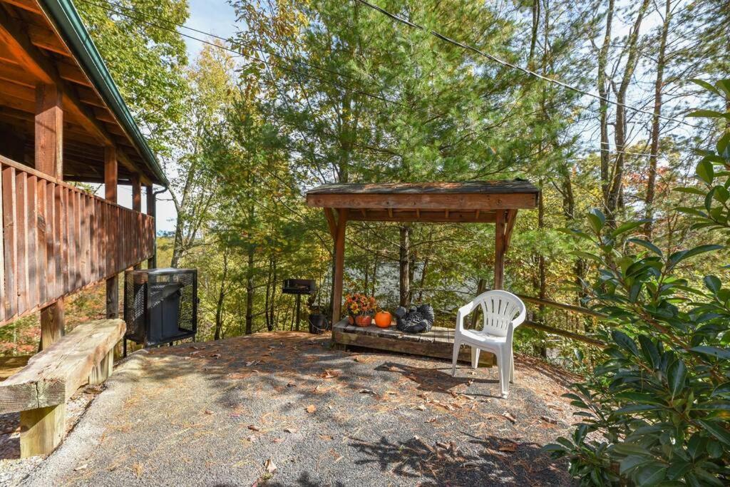 View! Cozy, Private, Fireplace, Hot Tub Log Cabin, Honeymoon! เซอเวียร์วีล ภายนอก รูปภาพ