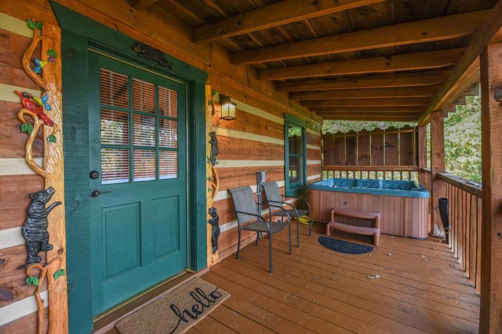 View! Cozy, Private, Fireplace, Hot Tub Log Cabin, Honeymoon! เซอเวียร์วีล ภายนอก รูปภาพ
