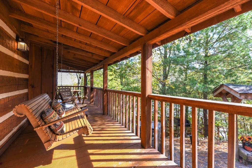 View! Cozy, Private, Fireplace, Hot Tub Log Cabin, Honeymoon! เซอเวียร์วีล ภายนอก รูปภาพ