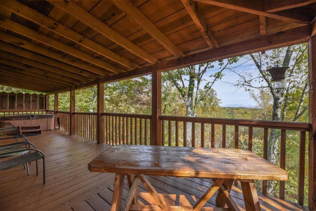 View! Cozy, Private, Fireplace, Hot Tub Log Cabin, Honeymoon! เซอเวียร์วีล ภายนอก รูปภาพ