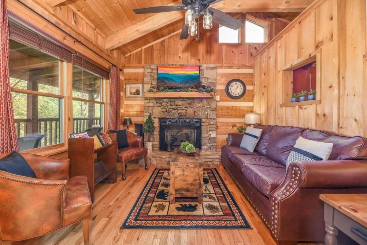 View! Cozy, Private, Fireplace, Hot Tub Log Cabin, Honeymoon! เซอเวียร์วีล ภายนอก รูปภาพ