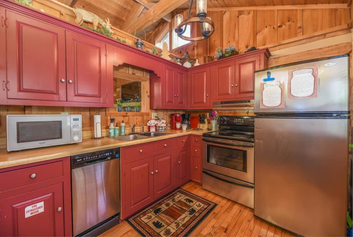 View! Cozy, Private, Fireplace, Hot Tub Log Cabin, Honeymoon! เซอเวียร์วีล ภายนอก รูปภาพ