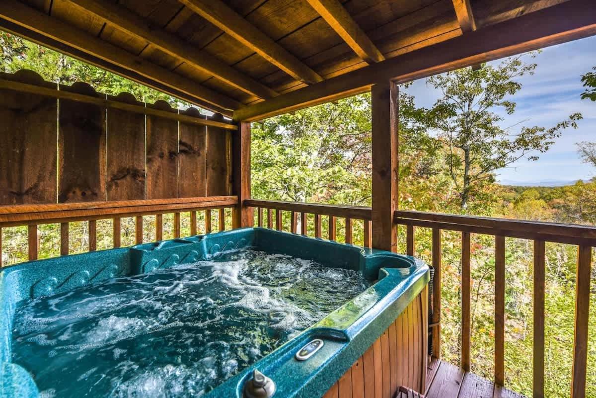 View! Cozy, Private, Fireplace, Hot Tub Log Cabin, Honeymoon! เซอเวียร์วีล ภายนอก รูปภาพ